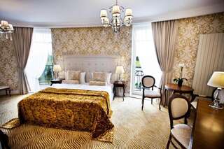 Отель Rezydencja Luxury Hotel Bytom Piekary Śląskie Пекары-Слёнске Улучшенный двухместный номер с 1 кроватью-1